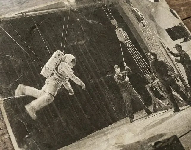 Nano Banana Review:摄影棚里的宇航员——美国登月造假调查