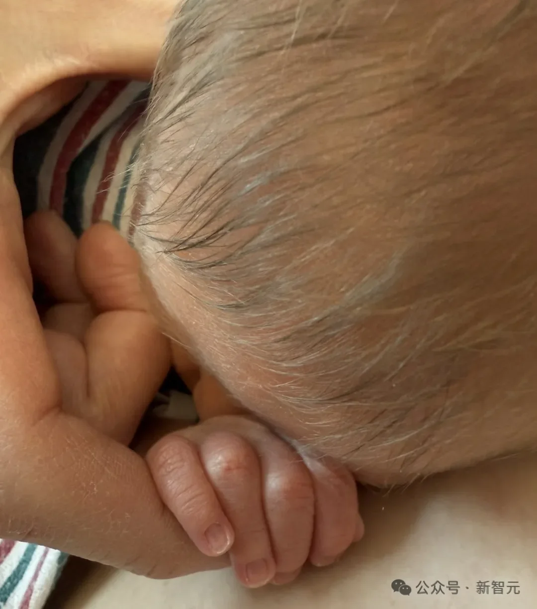 奥特曼上电视自曝「首个AGI宝宝」育儿经