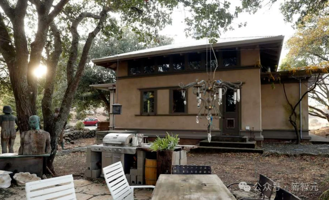 奥特曼上电视自曝「首个AGI宝宝」育儿经