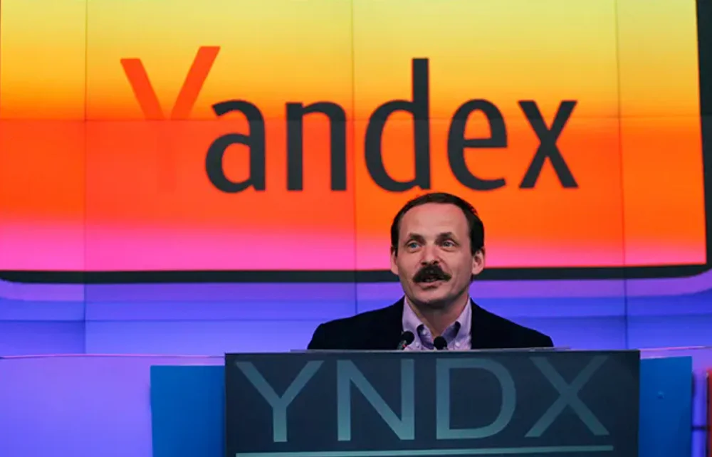 60岁俄罗斯大叔靠给AI盖房赚翻了!斩获微软1400亿大单