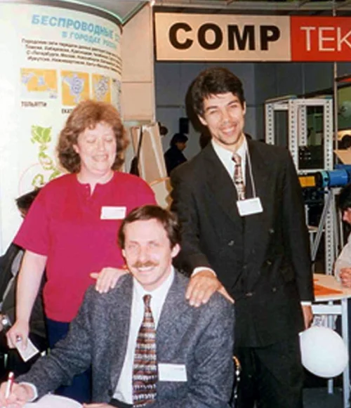 60岁俄罗斯大叔靠给AI盖房赚翻了!斩获微软1400亿大单