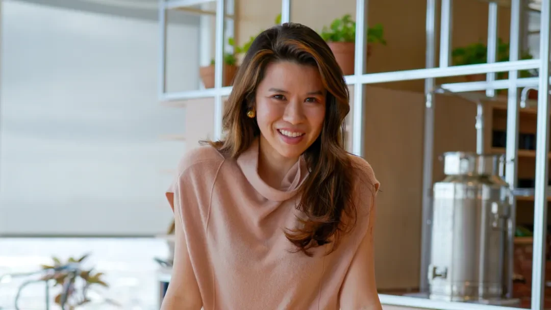 华人医生离开哈佛创业18个月，融资550万美元做最懂你的AI情感伙伴Robyn