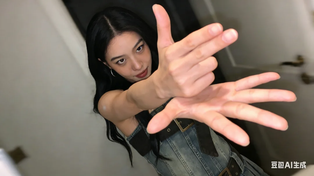 以为是站姐神图,结果是豆包新功能直出!能跟Nano Banana Pro扳手腕吗丨附提示词