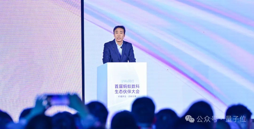 低调霸榜全球最难SQL榜单超两月，国产AI这次选择高调开源！