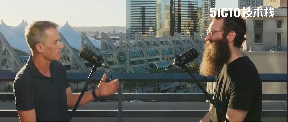 谷歌传奇“院士”：Gemini核心秘方不会公开！大模型推理还有很大降本空间！AGI太远，我更喜欢3~5年的研究，登月计划：医疗