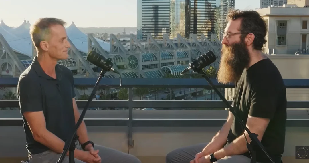 谷歌传奇“院士”:Gemini核心秘方不会公开!大模型推理还有很大降本空间!AGI太远,我更喜欢3~5年的研究,登月计划:医疗