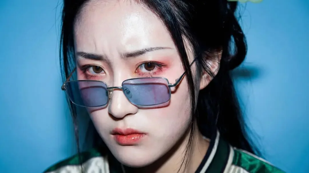 让马斯克变街头痞子、林黛玉穿潮牌,这个AI视频新玩法太上头,手把手教你秒变潮人