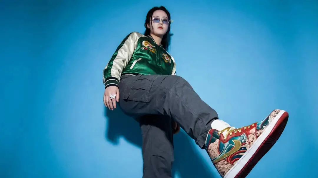 让马斯克变街头痞子、林黛玉穿潮牌,这个AI视频新玩法太上头,手把手教你秒变潮人