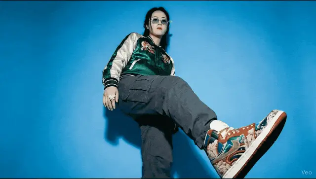 让马斯克变街头痞子、林黛玉穿潮牌,这个AI视频新玩法太上头,手把手教你秒变潮人