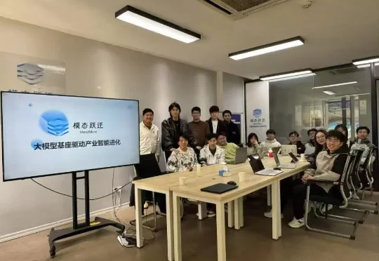 3位武大00后，融资数千万，要做智能体的“3D打印机”