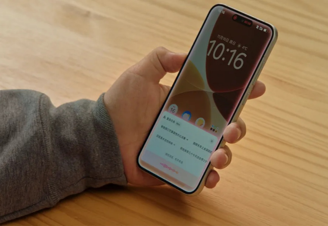 首销备货 3 万台，豆包 AI 手机要卖给谁？