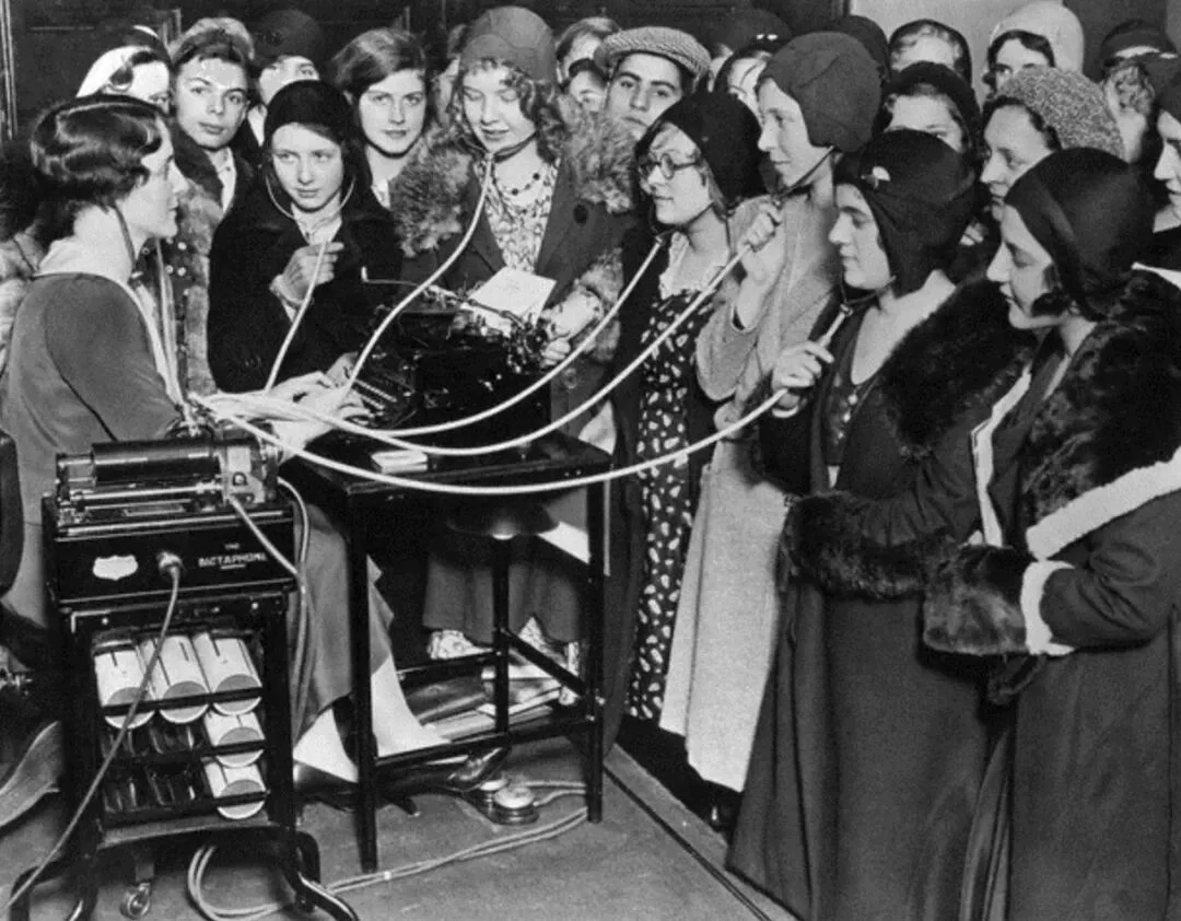 AI 语音输入法，正在偷偷挤走「键盘」