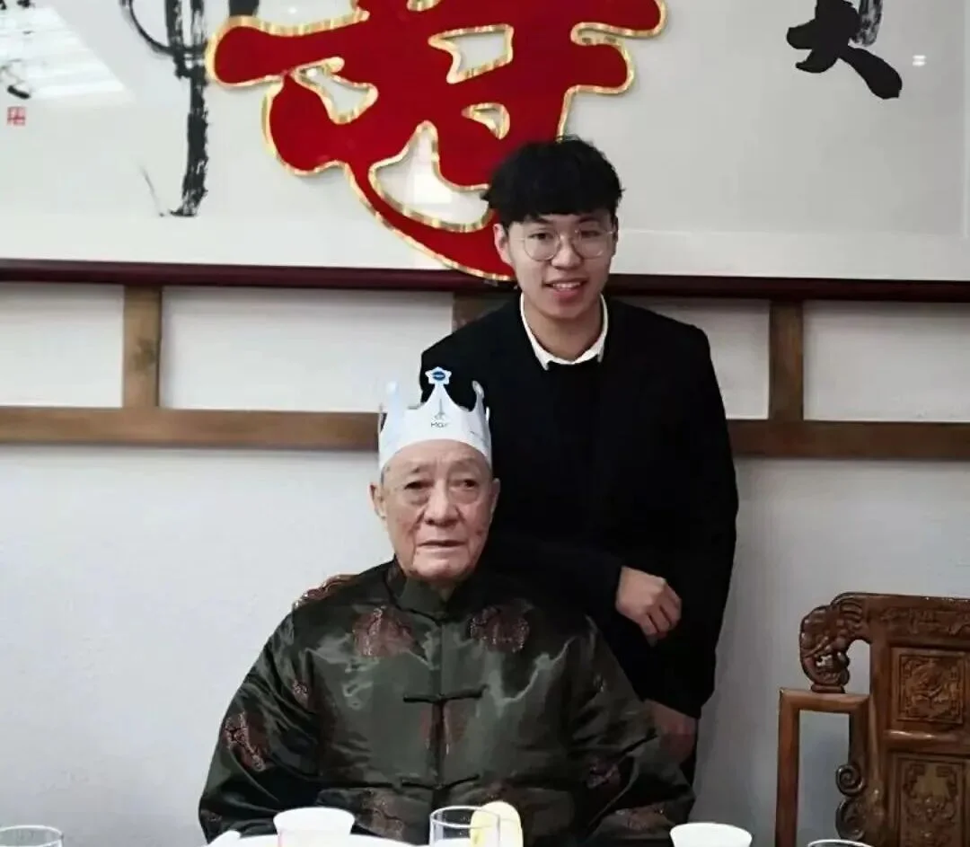 这是属于2025年的11个AI故事。