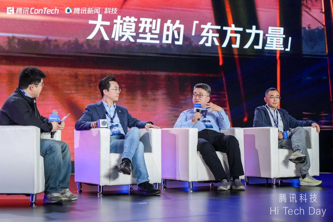 2025，中国大模型不信“大力出奇迹”？