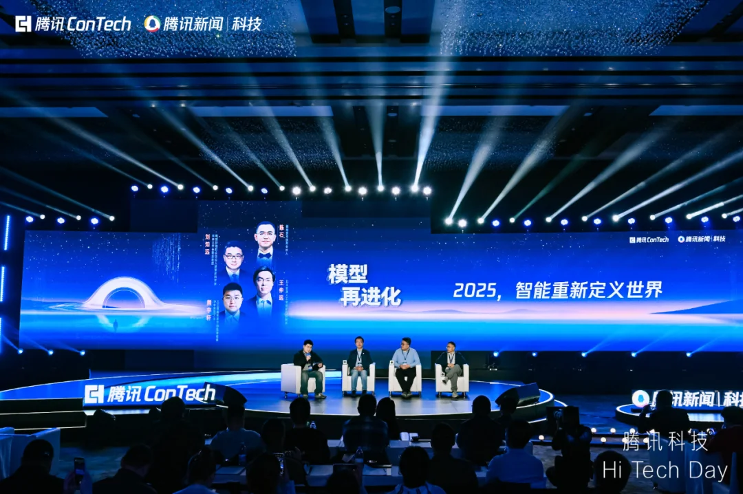 2025，中国大模型不信“大力出奇迹”？