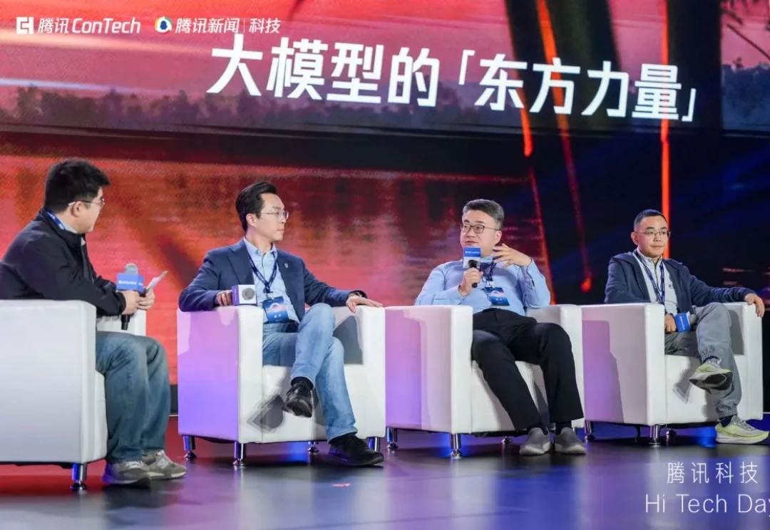 2025，中国大模型不信“大力出奇迹”？