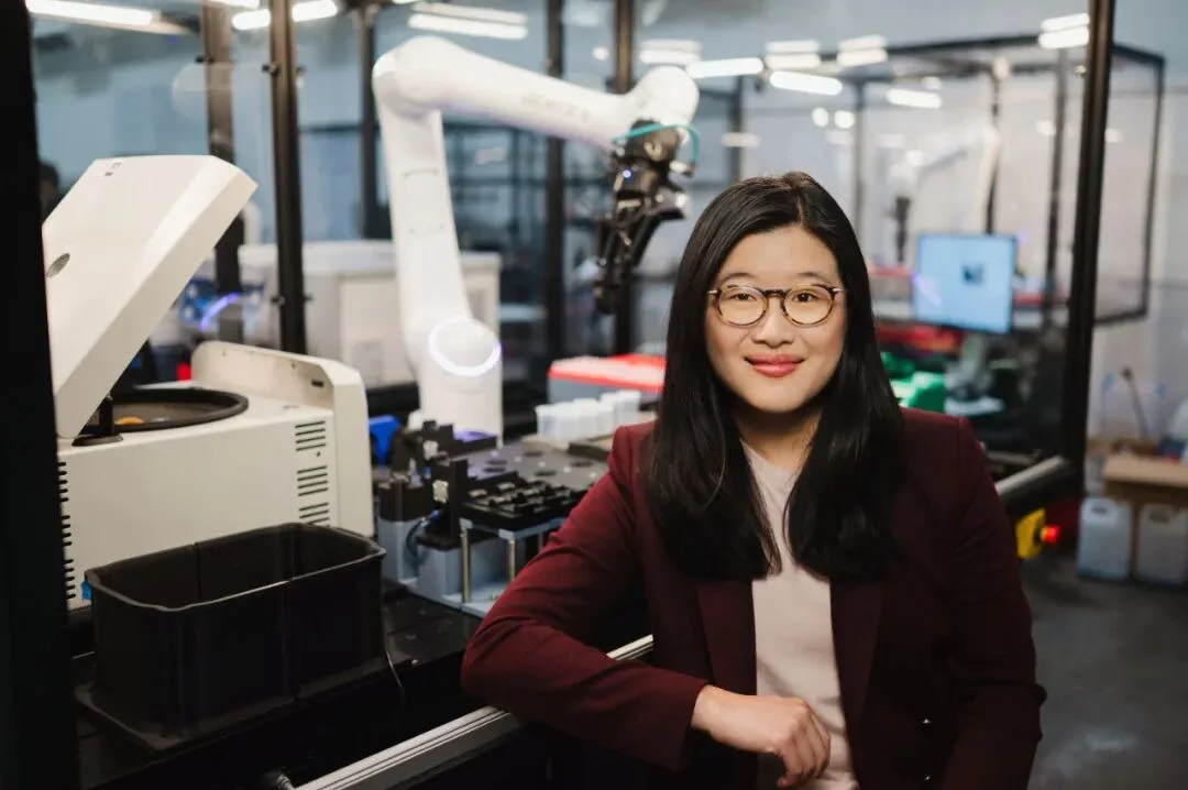 Facebook投资人押注！华人科学家打造AI机器人实验室，拿下罗氏合作、累计融资超4亿！