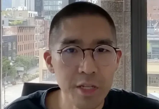 AI创业版黄仁勋：37岁华人0融资5年干到240亿，谷歌OpenAI都是客户