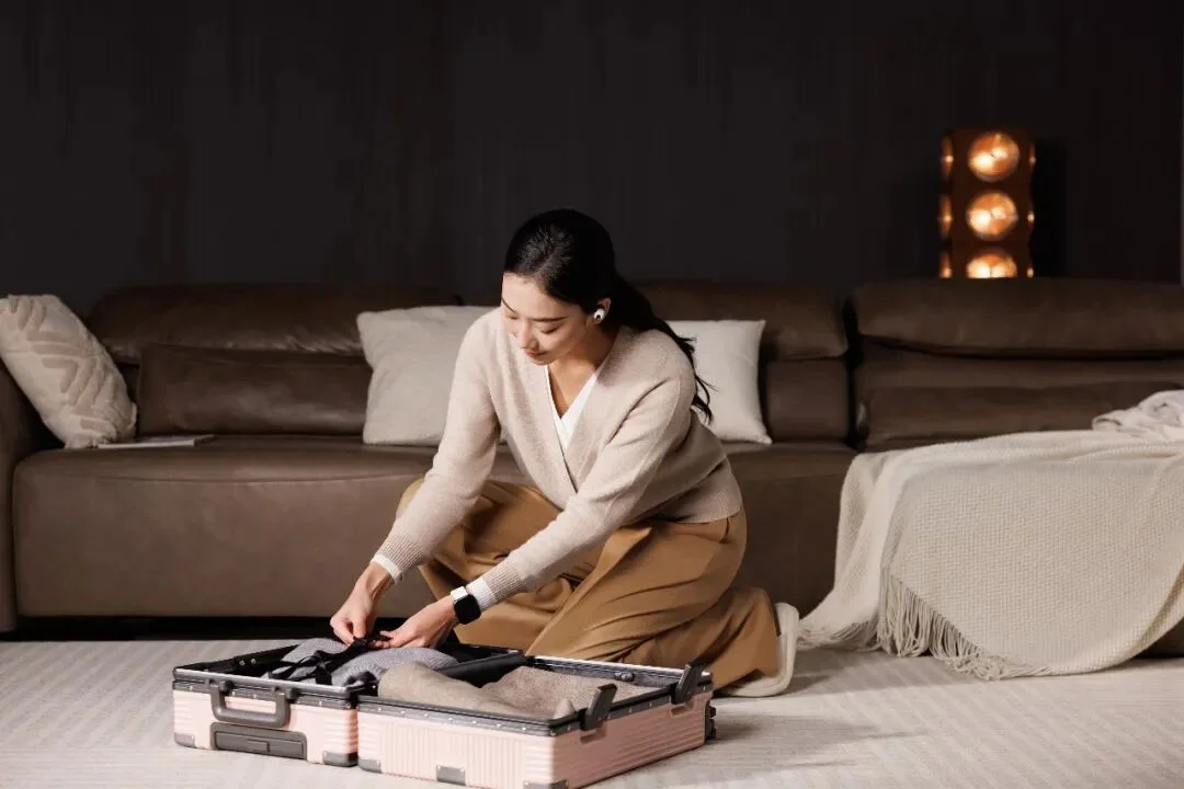 苹果和 OpenAI 都要给耳机加摄像头,这家中国公司先做了出来