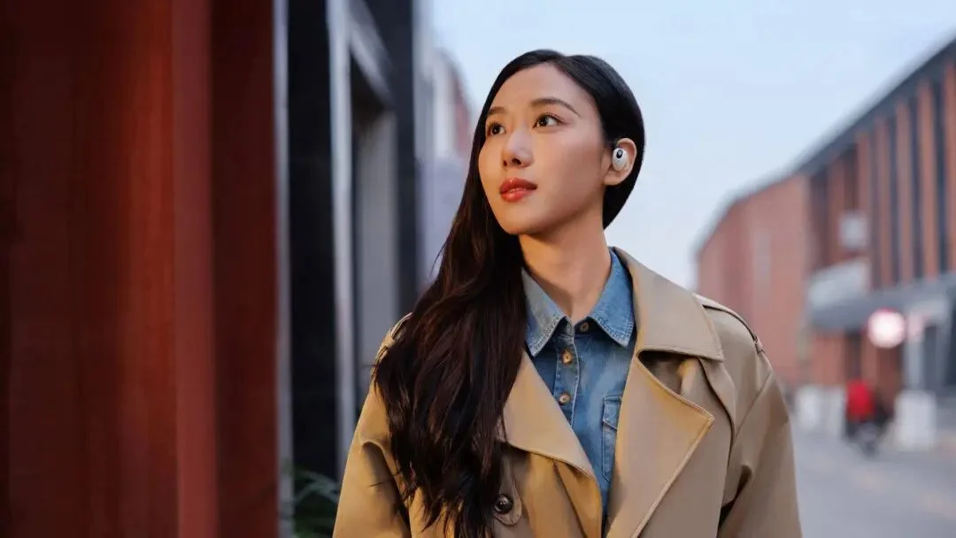 苹果和 OpenAI 都要给耳机加摄像头,这家中国公司先做了出来