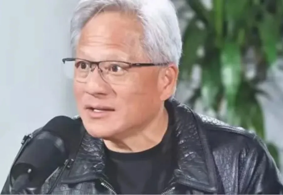 黄仁勋最新访谈：英伟达要用AI造一台“时间机器”，看好人形机器人