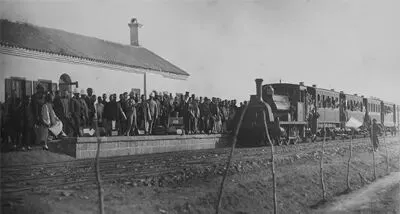 用豆包手机的这两周，我好像卷入了一场新与旧的战争。