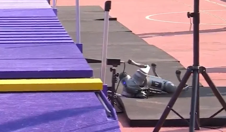 没了遥控器，还被扔进荒野，具身智能该「断奶」了