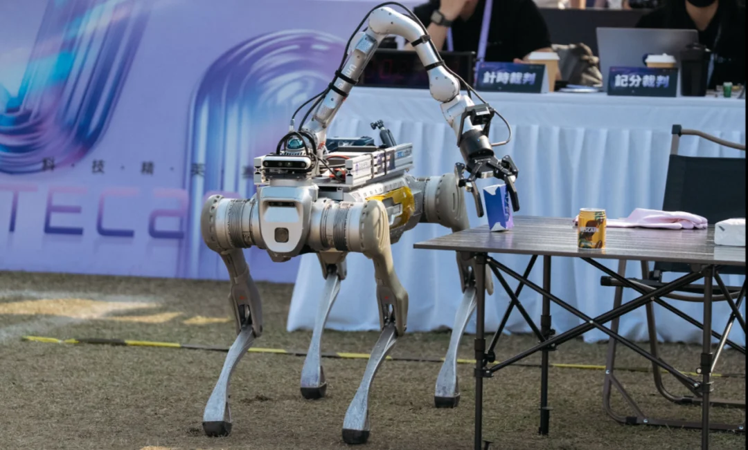 没了遥控器，还被扔进荒野，具身智能该「断奶」了