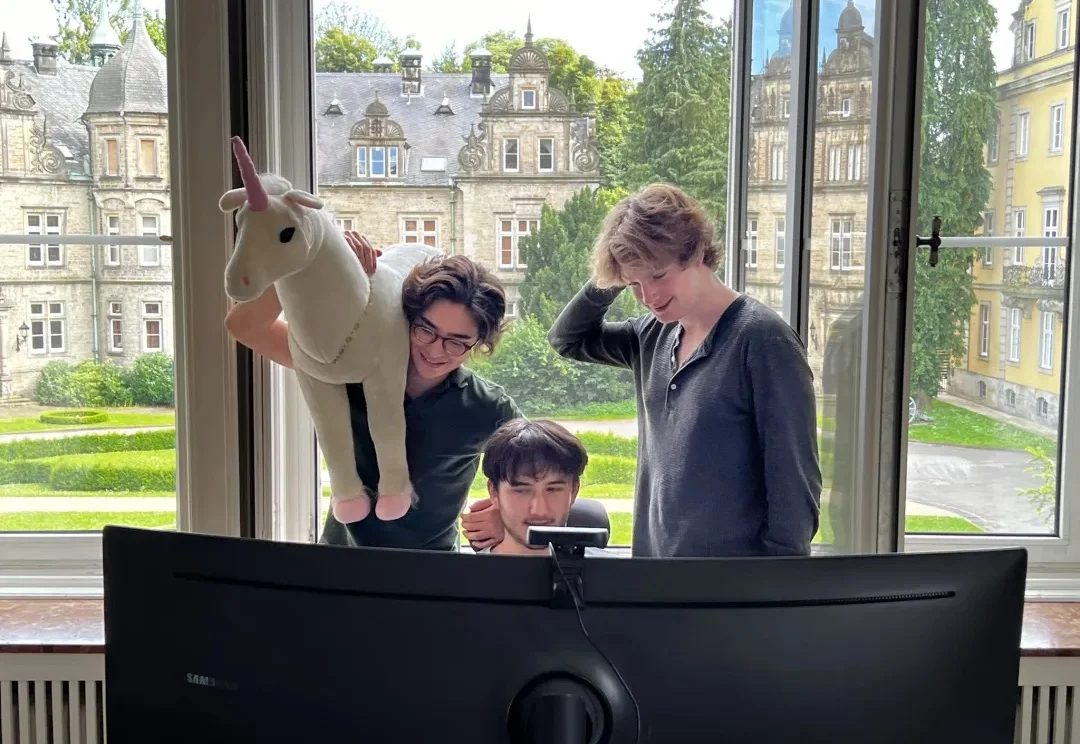 3个05后，被曝获3.5亿新融资。美国AI合成研究创企Aaru已完成由红点创投领投的A轮融资