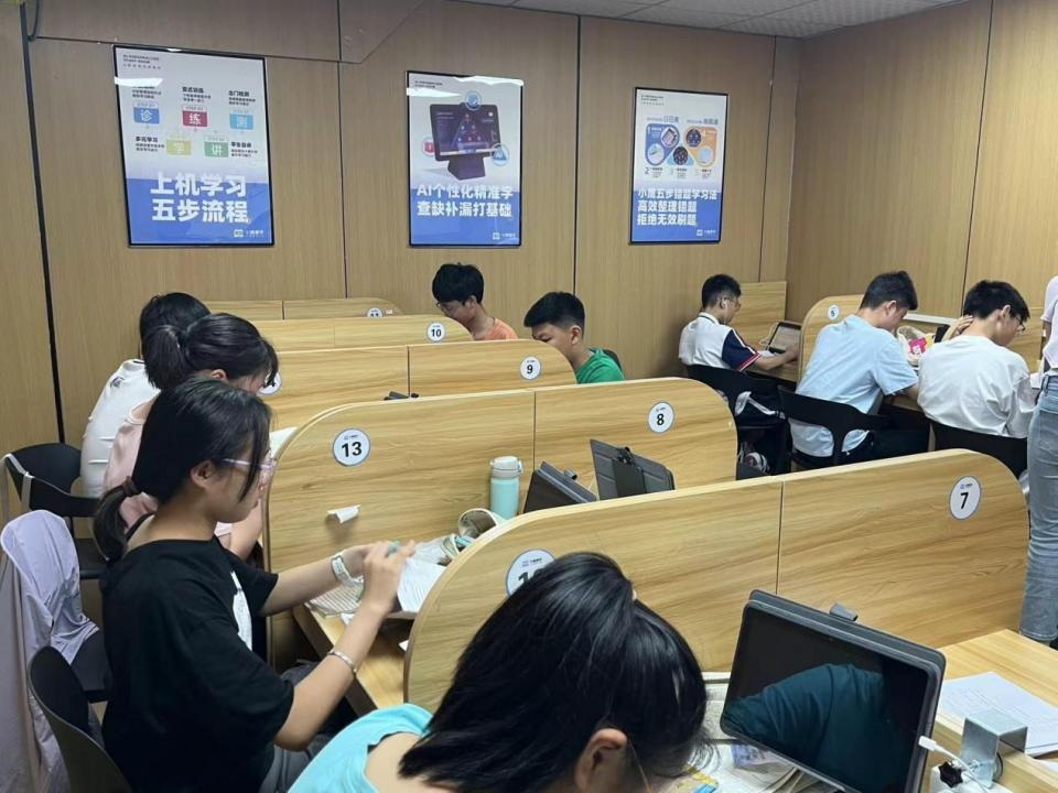 逃离北上广，这群年轻人在县城用AI致富