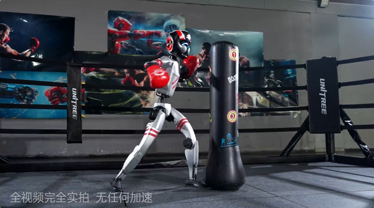 宇树机器人上演好莱坞《铁甲钢拳》！网友激动表示：比CG还CG