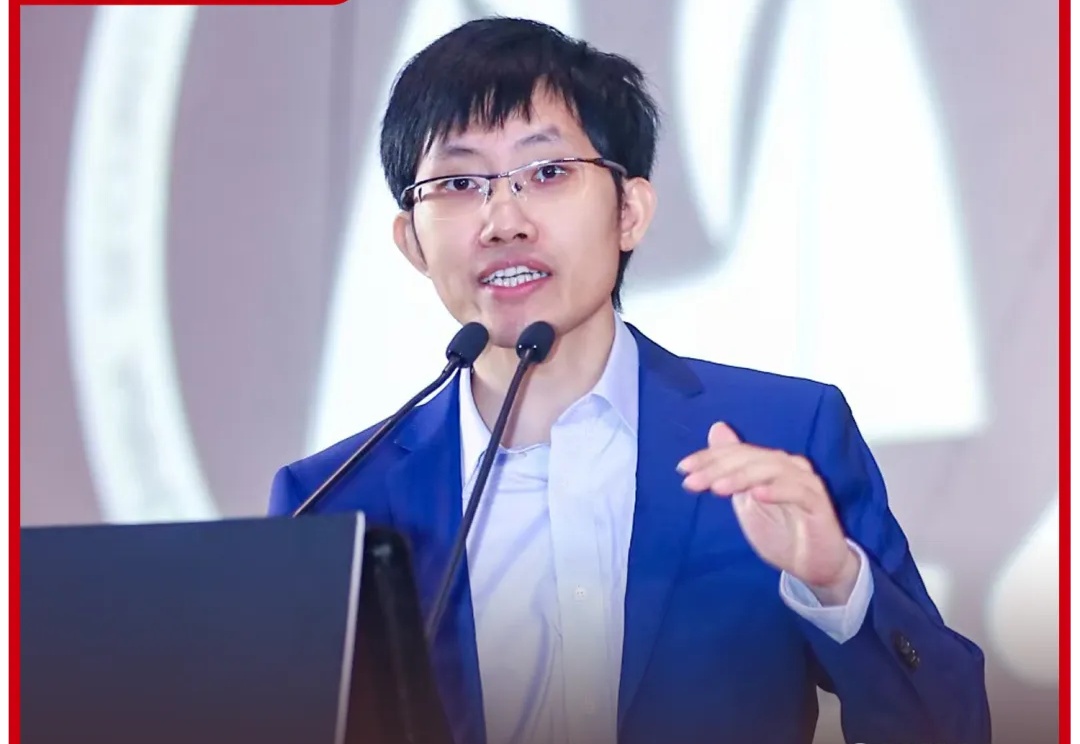 压力给到梁文锋