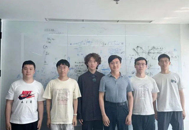 5%参数比肩DeepSeek满血R1！北大“小”模型靠分合蒸馏，打破推理成本下限
