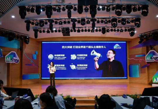 真·罗永浩直播干不过假·罗永浩?网友:不是老罗在演AI吧?