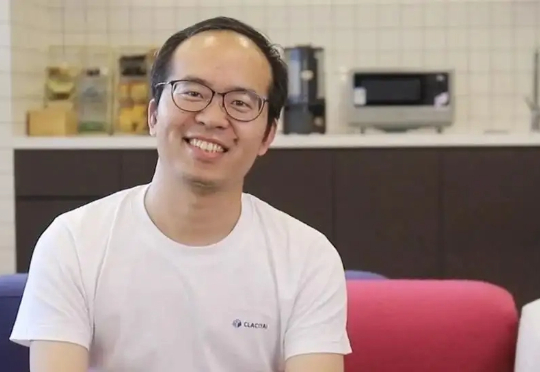 对话 ClackyAI 李亚飞：「套壳」之上还有厚度，数据闭环没那么重要