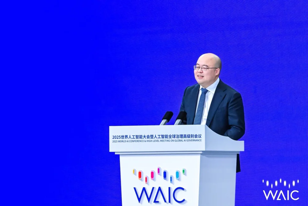 在上海WAIC，800展商无一不想成为黄仁勋