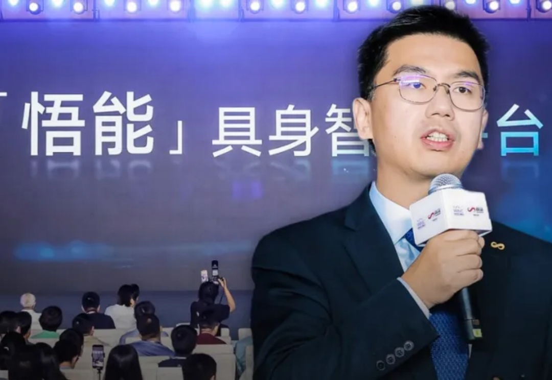 机器人WAIC现场抢活讲PPT？商汤悟能具身智能平台让机器人「觉醒」