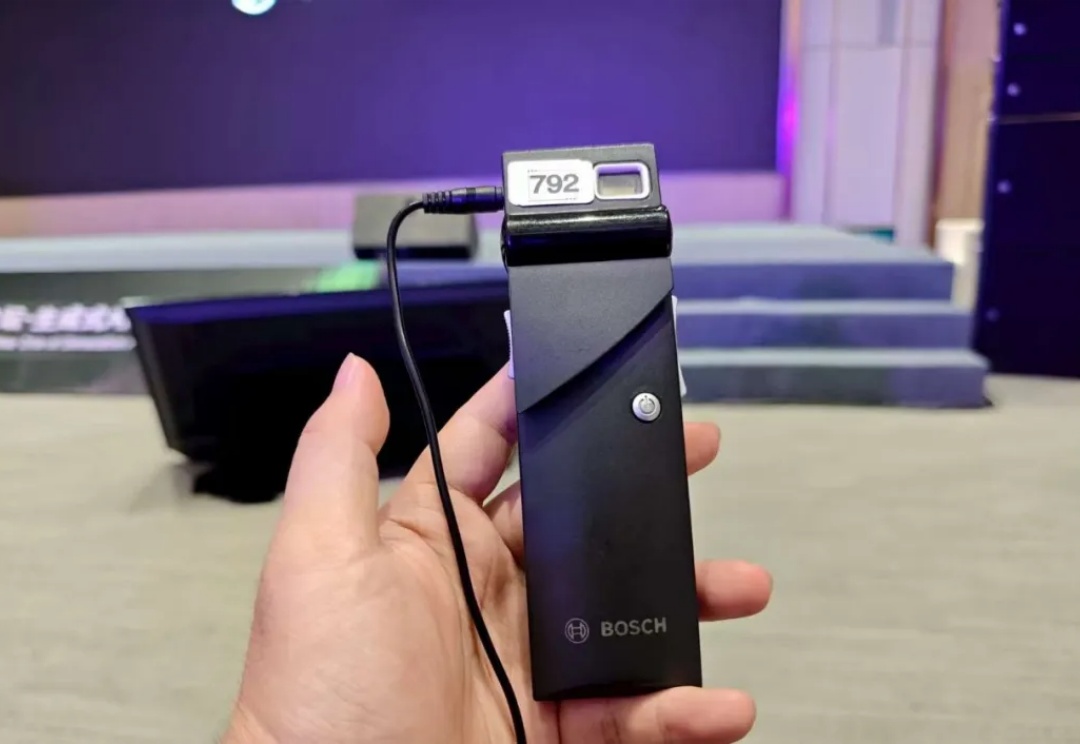 我用AI同传干掉了英语发布会，爽。