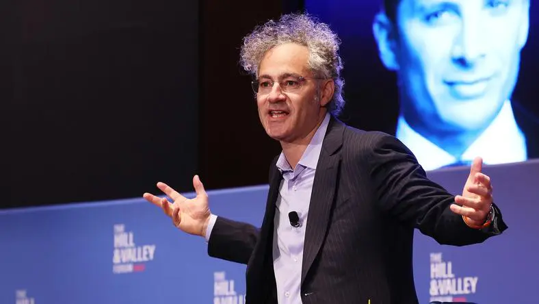 “美国国运股”Palantir，怎么靠AI Agent大涨3000亿美元？