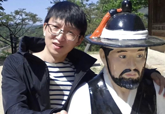 韩国教授自曝同行评审新作弊法：论文暗藏指令，要求AI给好评，北大哥大新国立等14所高校卷入