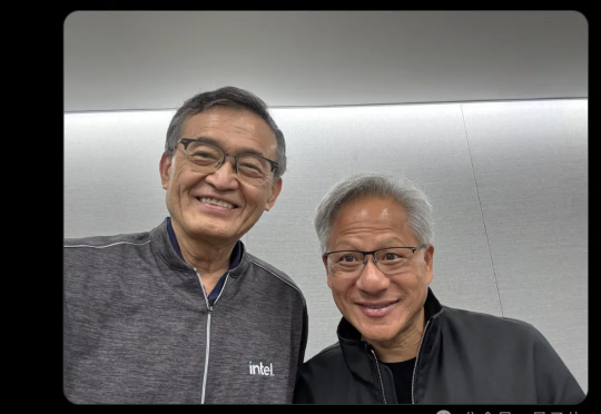 老黄回应英伟达入股英特尔