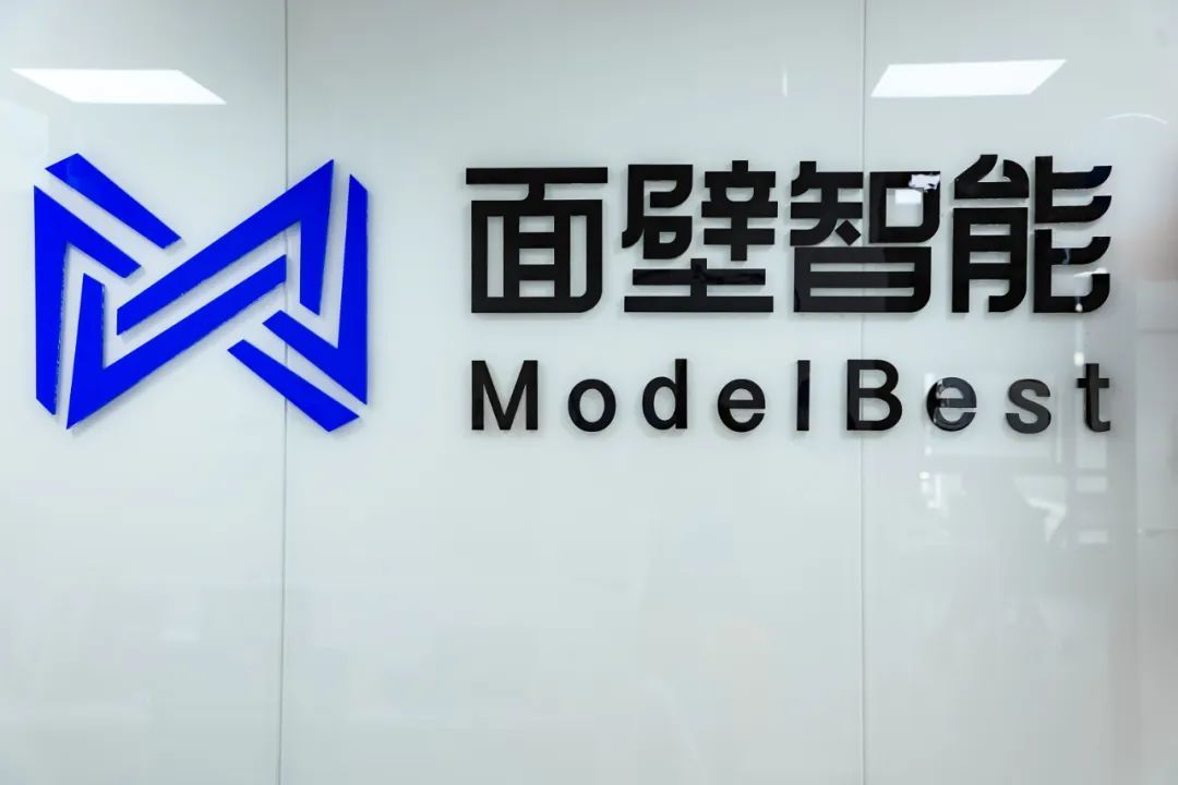 深度：AI硬件大爆发，只差一个“开源本地大脑”。