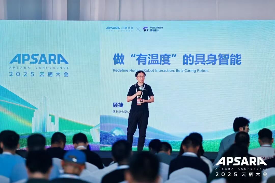 在具身智能的岔路口，这场论坛把数据、模型、Infra聊透了