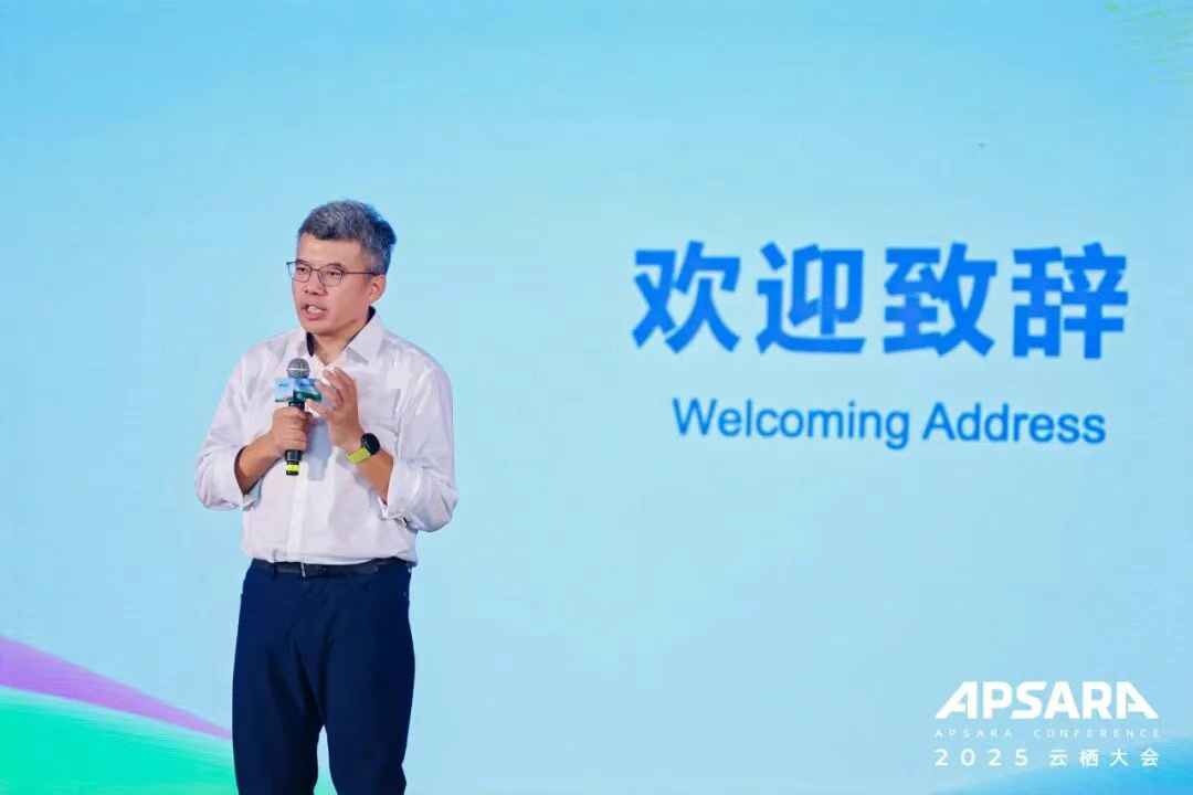 在具身智能的岔路口，这场论坛把数据、模型、Infra聊透了