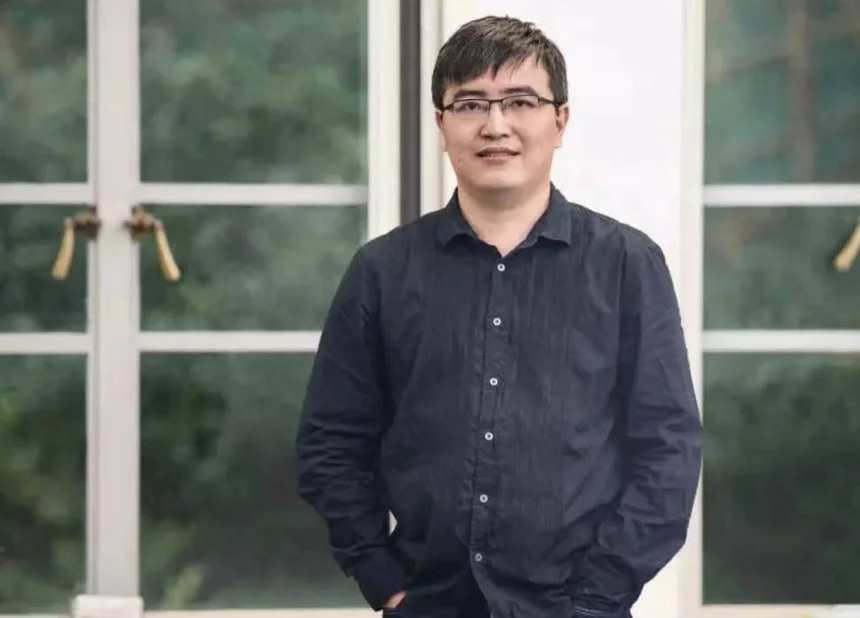 MiniMax创始人闫俊杰，河南小伙不贪财，26岁成博士，把实习生带成华为天才少年，32岁弃高薪创业，获黄仁勋赏识，阿里腾讯投资，IPO破纪录