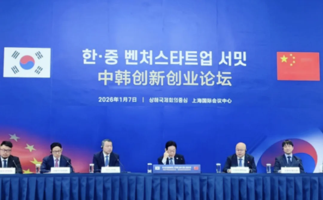 MiniMax创始人闫俊杰，河南小伙不贪财，26岁成博士，把实习生带成华为天才少年，32岁弃高薪创业，获黄仁勋赏识，阿里腾讯投资，IPO破纪录