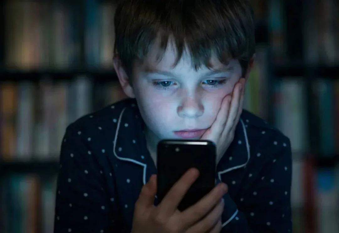 10 后成了「AI 原住民」，他们不用搜索，只会问 AI