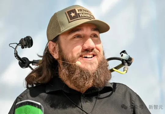 马斯克「脑机第一人」首爆！不开颅在线升级，永生代码已写入