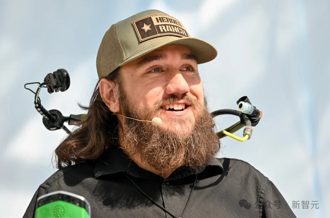 马斯克「脑机第一人」首爆！不开颅在线升级，永生代码已写入