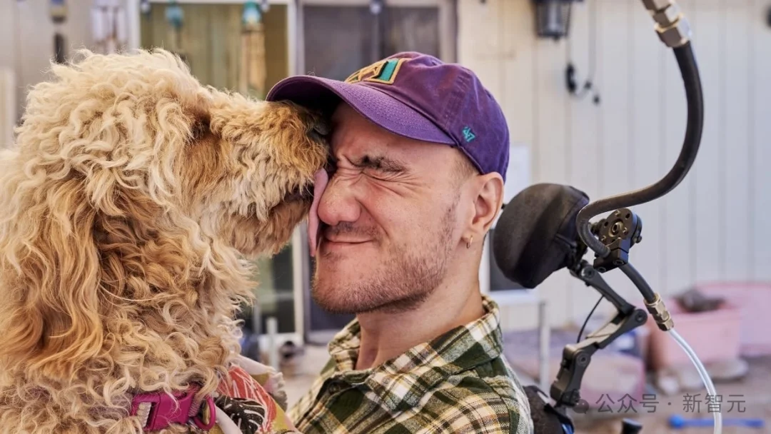 马斯克「脑机第一人」首爆！不开颅在线升级，永生代码已写入